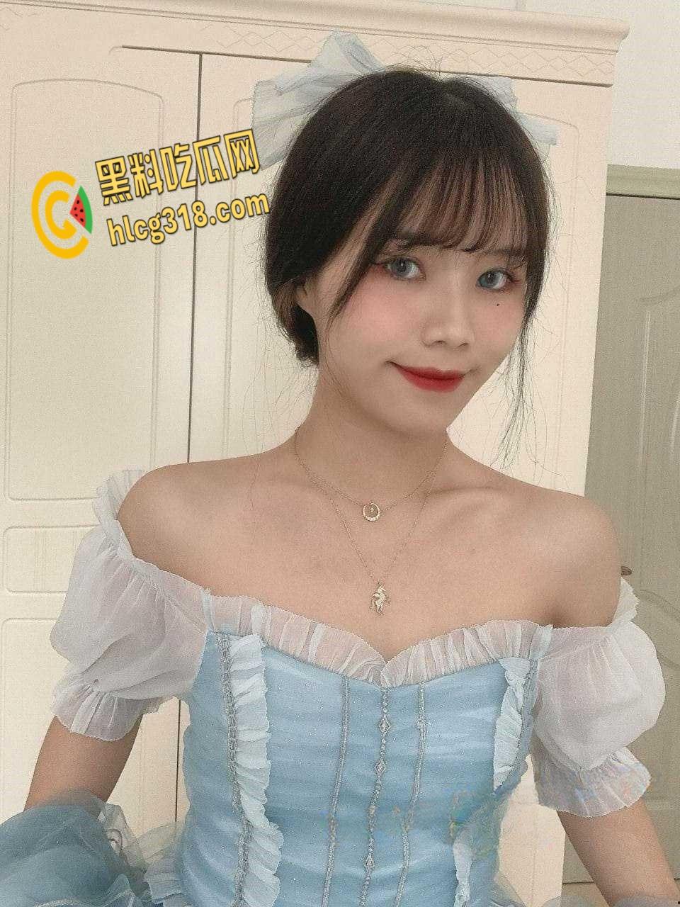 喜爱健身的小姐姐居家自拍，户外露出倒立自慰健身，不是目的为了拿多姿多彩的性运动！-1