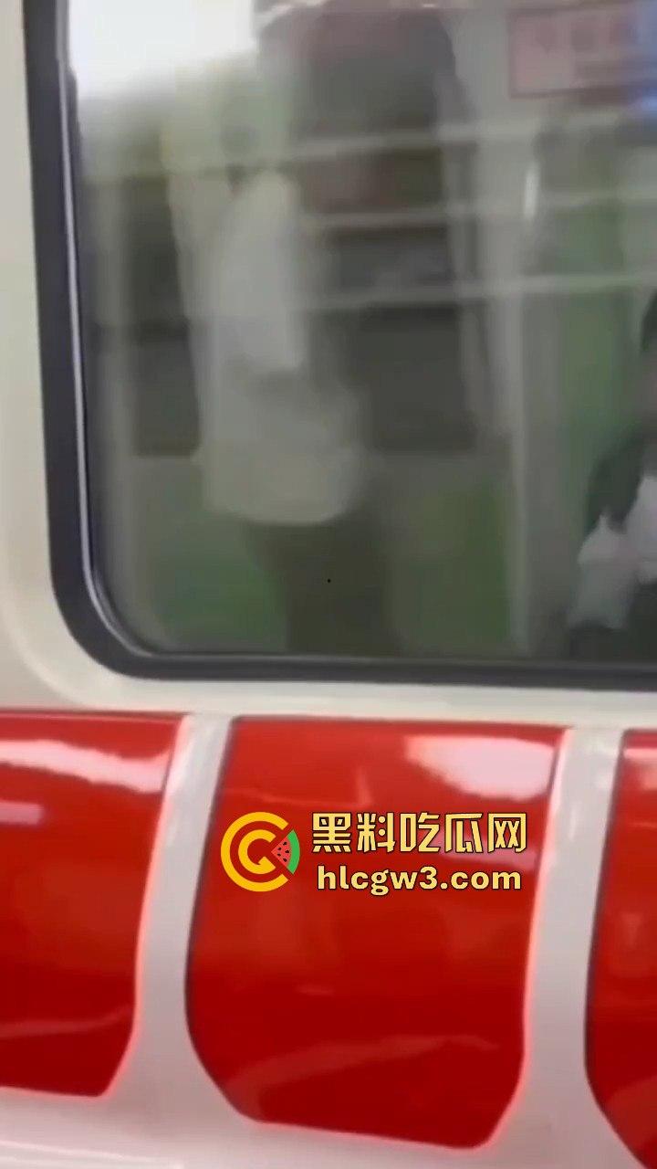 杭州地铁惊现飞机侠,哥们地铁上直接撸管,瘾大得逆天,旁若无人狠导,真特么绝了!-3
