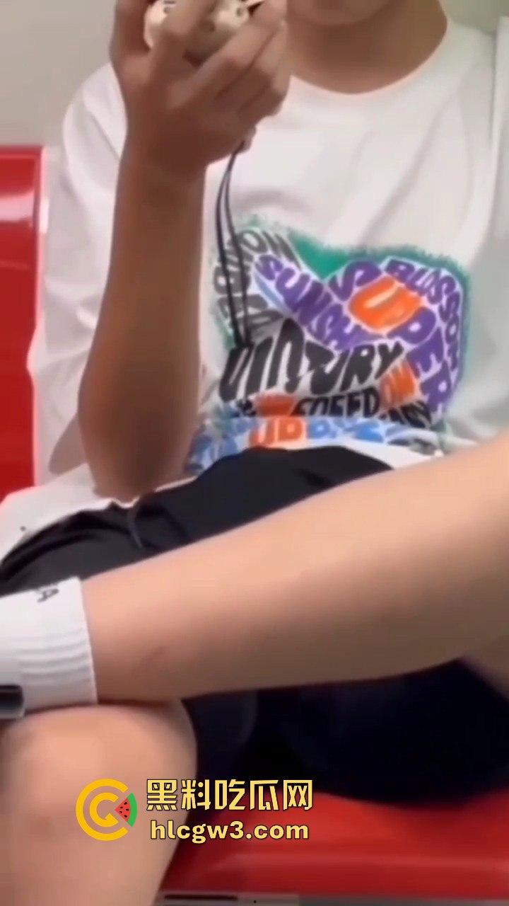 杭州地铁惊现飞机侠,哥们地铁上直接撸管,瘾大得逆天,旁若无人狠导,真特么绝了!-7