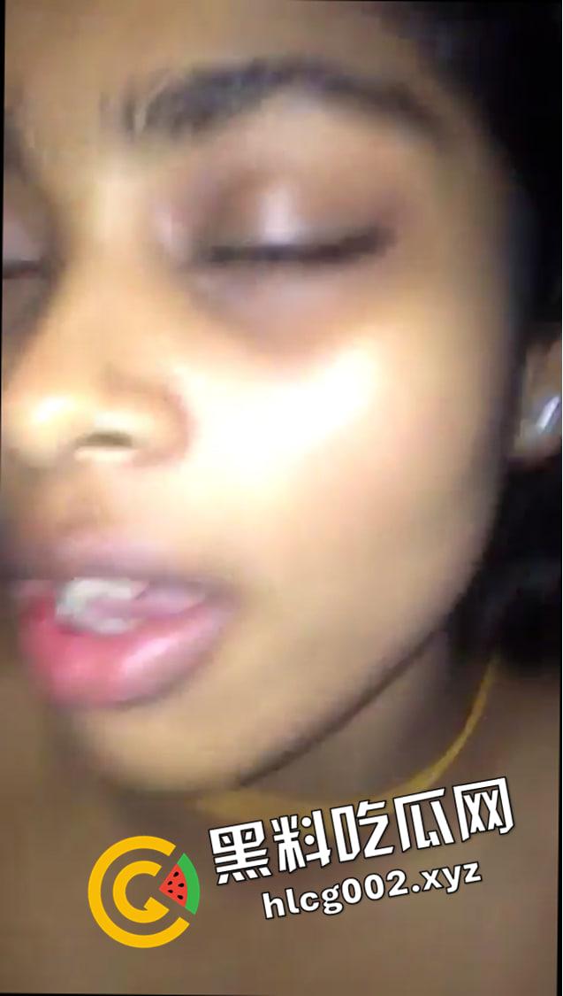 咖喱味反差婊!印度医院小护士被院长潜规则 身材堪比超模 狠狠的颜射在脸上-4