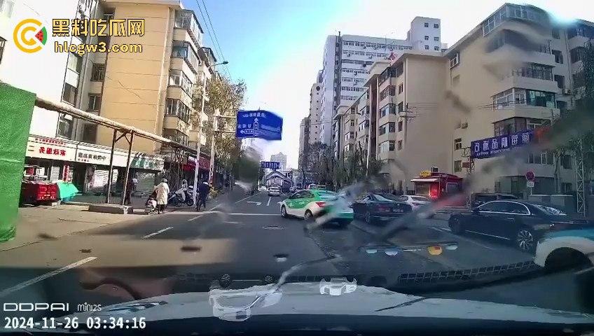 甘肃兰州城关区男子驾车撞伤行人后逃逸 接着又撞伤三人，疯狂逃亡路上再造惨剧！-2