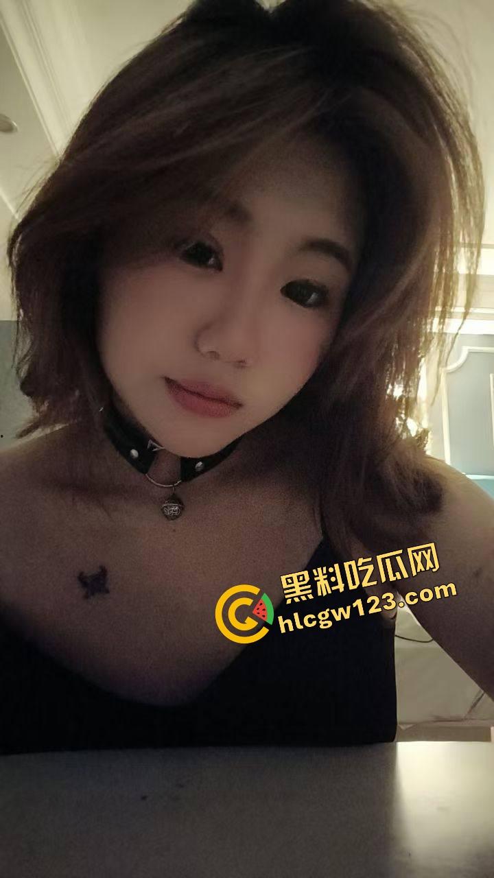 群友爆料前女友【宋蒨】JK黑丝公交车，02年小骚货不上班专靠男人养，两年感情换一顶绿帽！-4