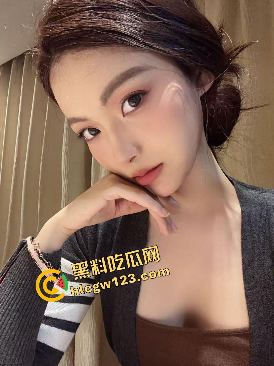 群友爆料前女友【宋蒨】JK黑丝公交车，02年小骚货不上班专靠男人养，两年感情换一顶绿帽！-6