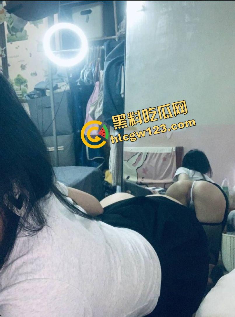 群友爆料前女友【宋蒨】JK黑丝公交车，02年小骚货不上班专靠男人养，两年感情换一顶绿帽！-17