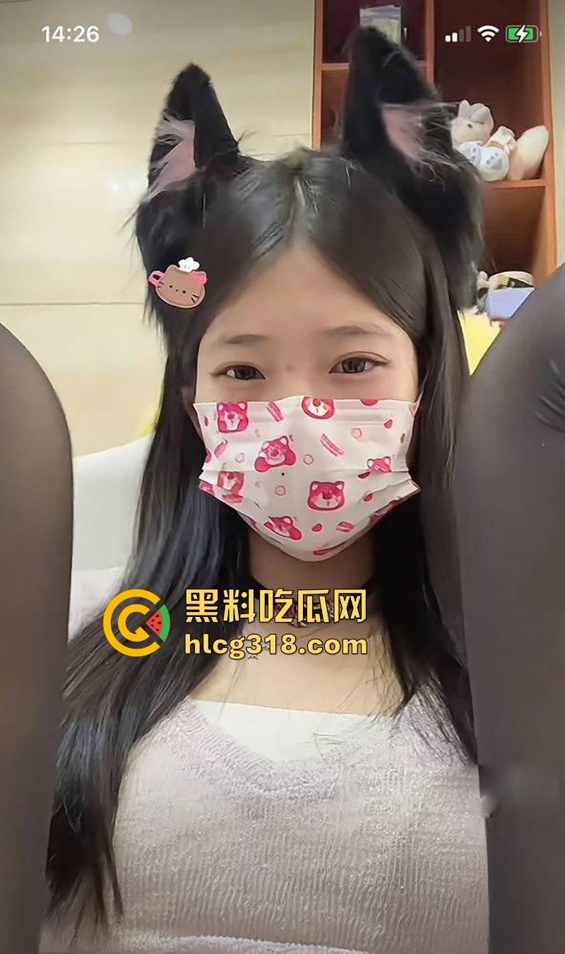 抖音萝莉网红【雪顶蛋糕】私拍福利流出，丝足羞辱比基尼揉奶，清纯的脸蛋粉嫩的穴，这也太反差了！-5