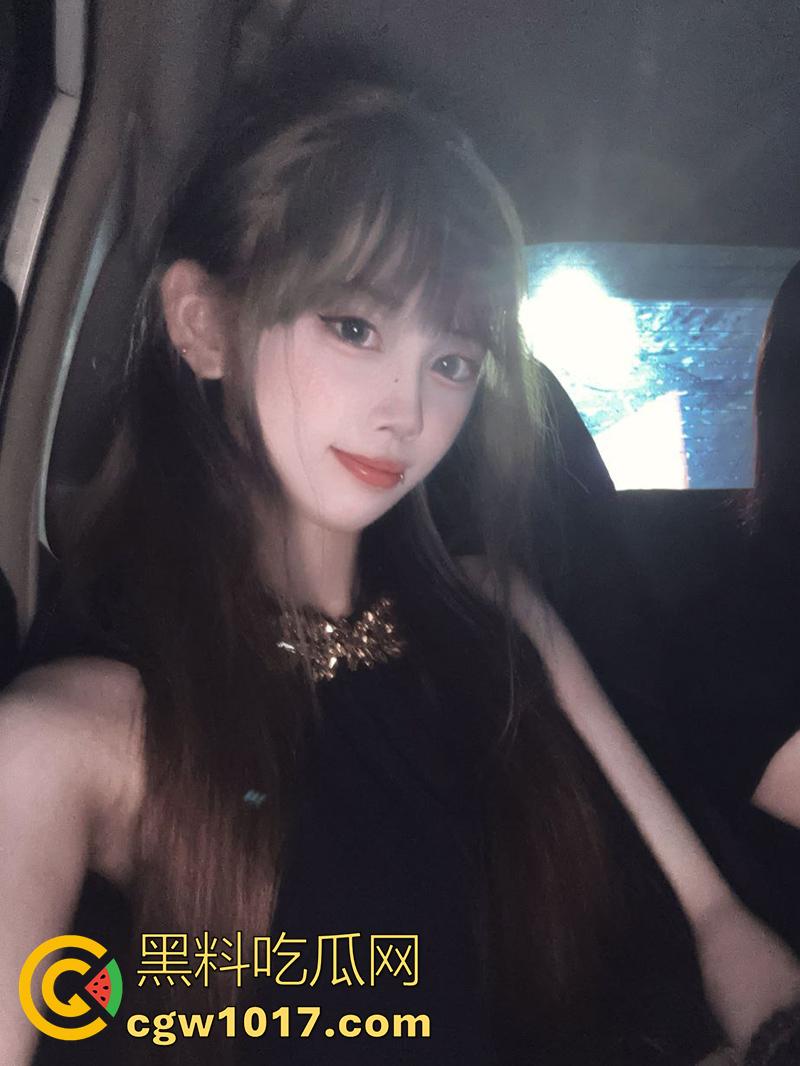 瓜友投稿！夜店认识的黄毛反差婊，颜值精致身材纤细诱人，自慰抚摸小穴和屁眼，这大肥屁股太适合后入了！-1