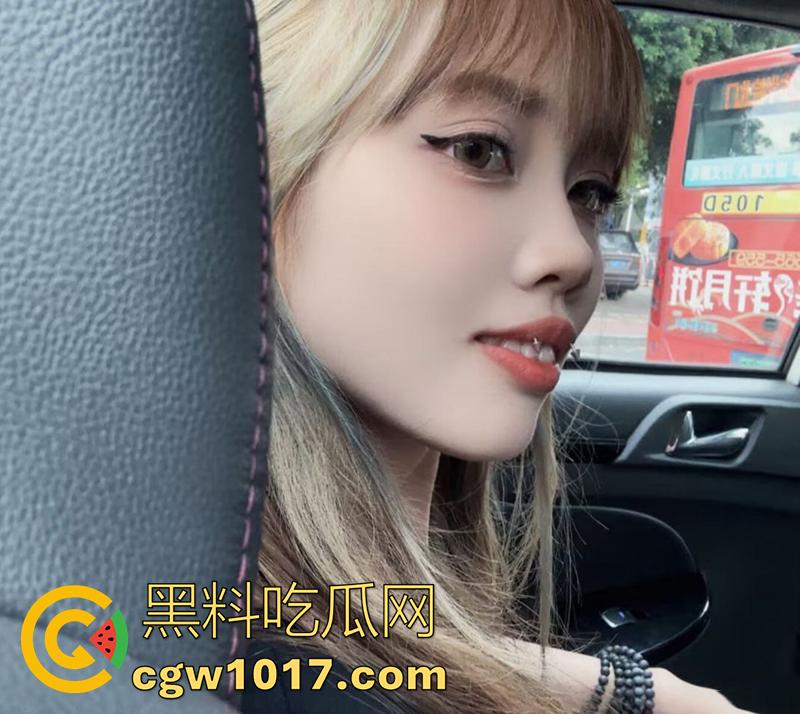 瓜友投稿！夜店认识的黄毛反差婊，颜值精致身材纤细诱人，自慰抚摸小穴和屁眼，这大肥屁股太适合后入了！-5