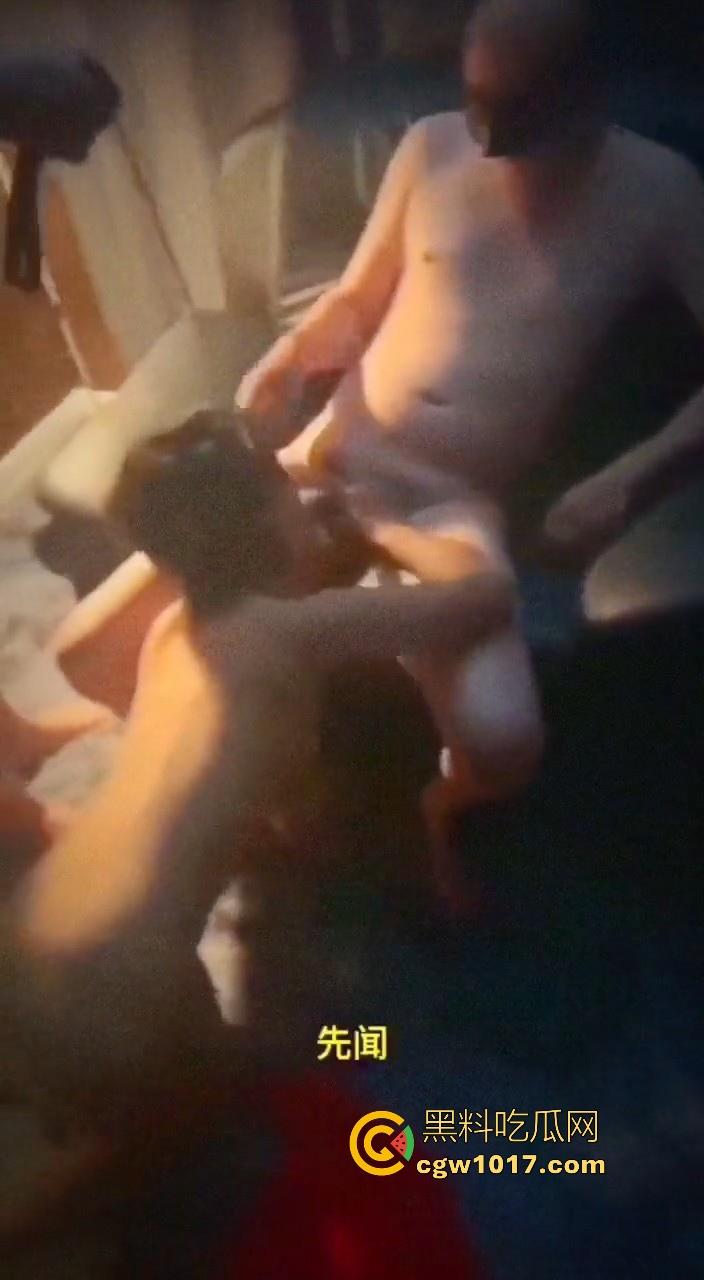 搞笑东北话调教母狗！3P群交两王战一后，好好的群交大片硬生生的给东北话搞破防了，刚硬的鸡巴瞬间软了下去！-6