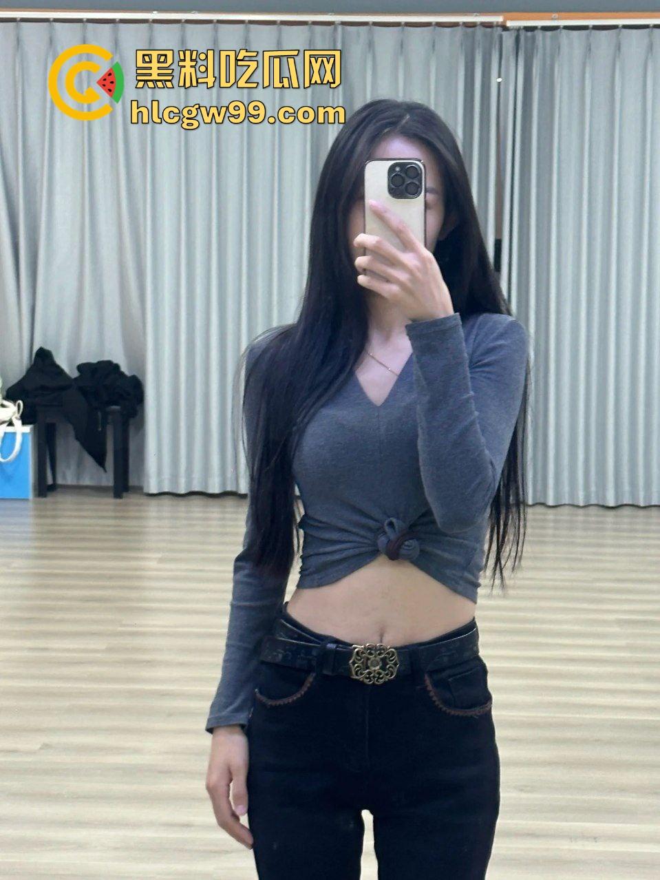 湖北民族舞蹈骚贱学生【顾御婷】极致反差到处酒店约炮,蒙眼激情做爱操逼淫荡神情!独家曝光!-2