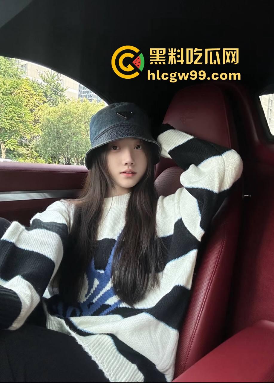 天津绿帽老公酒店开房安排单男爆操老婆,自己缩在厕所撸到腿软,透过玻璃看现场春宫秀!-4