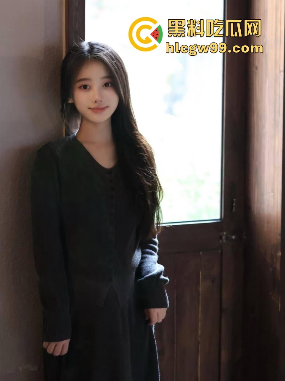 天津绿帽老公酒店开房安排单男爆操老婆,自己缩在厕所撸到腿软,透过玻璃看现场春宫秀!-6