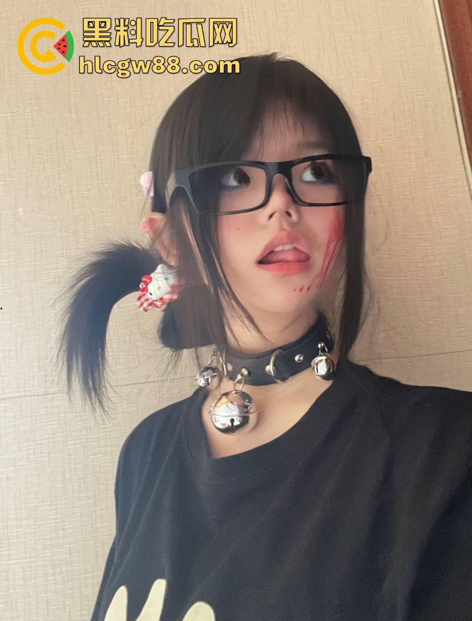 珠海艺术职业学院【杨婷婷】与金主裸拍视频被曝光 极品巨乳抠逼自慰 很有撸点！-3