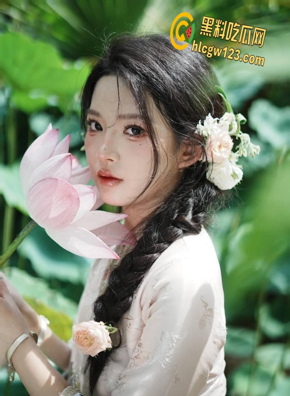 清纯江西女大学生变骚浪尤物！情趣装下美乳翘臀，床都被干塌了 !-3