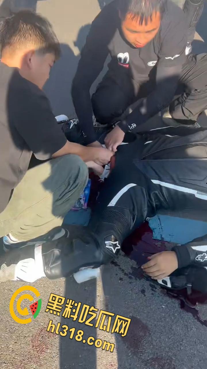 机车少年国道飙车,油门一拧鸡儿飞了,小狼狗被操成会喷水小母狗,血溅一地秒变机车骚妹 !-7