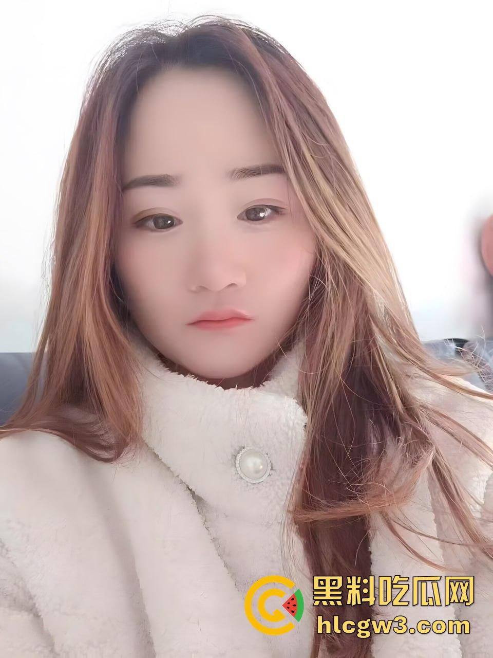 六合老公亲自带反差婊老婆去和单男3P玩SM调教 极品嫩逼轮肏 刺激画面视频流出！-5