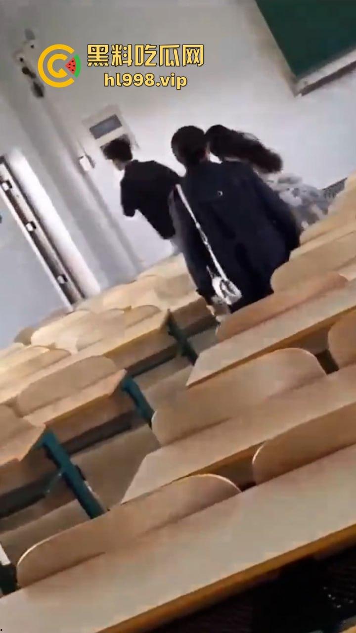 妹子带妈跨越千里手撕武工大学劈腿渣男 白玩两年说散就散？-4