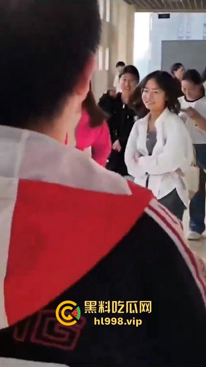 妹子带妈跨越千里手撕武工大学劈腿渣男 白玩两年说散就散？-7