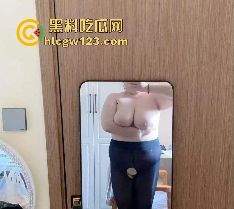 河北人民医院bbw护士【宋嘉嘉】私拍流出 巨乳肥臀 护士中的狂野尤物 用丰满征服金主！-4
