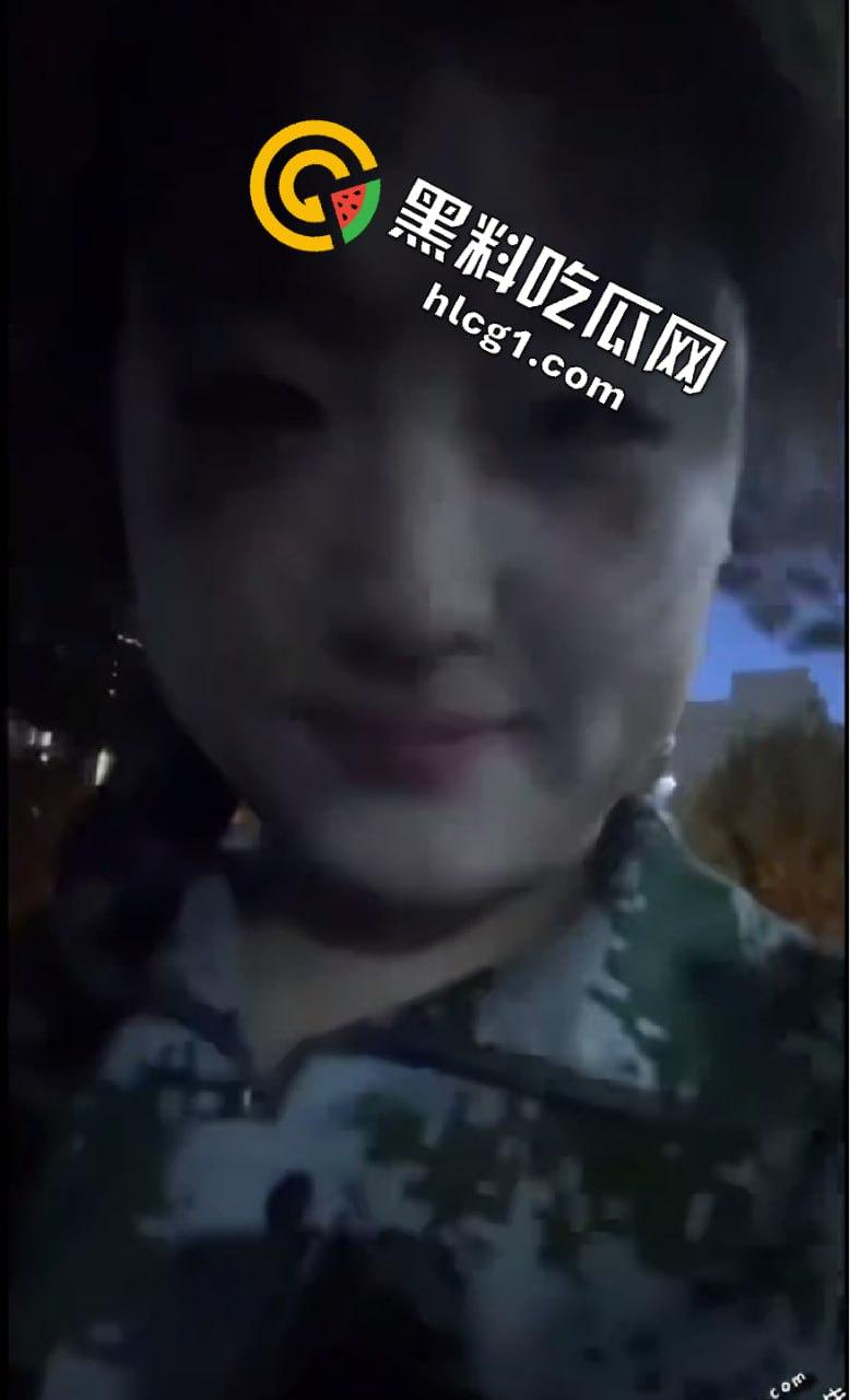 徐工职生物制药大一女生荣佳欣,和姐夫视频自慰被曝光 军训服下的小骚货-1