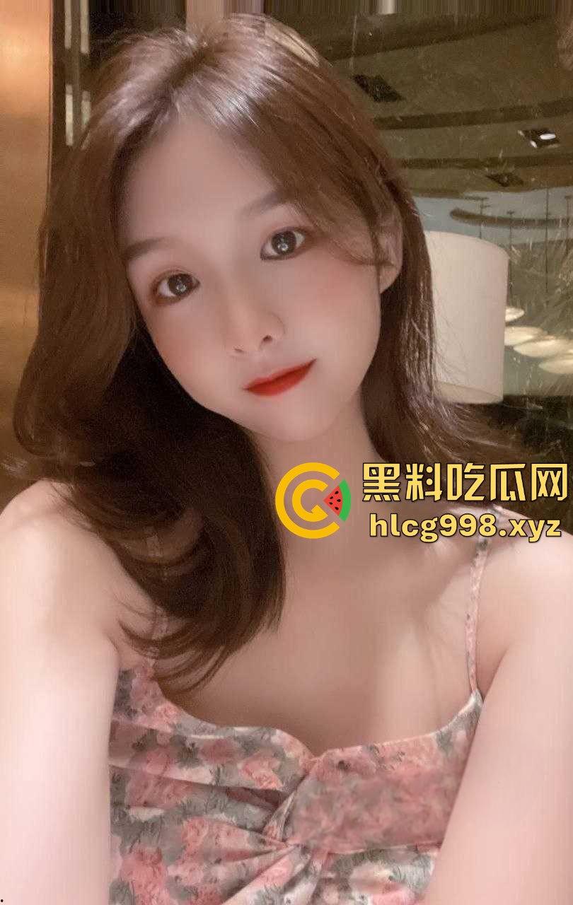 郑州师范大学清纯妹【刘若雨】床上骚得飞起,双手捧蛋吃鸡,吃得是真虔诚!-1