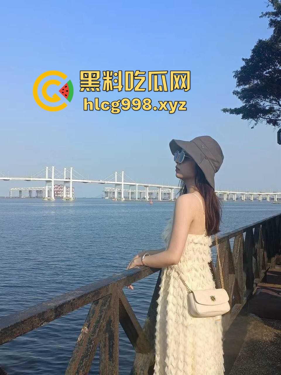 郑州师范大学清纯妹【刘若雨】床上骚得飞起,双手捧蛋吃鸡,吃得是真虔诚!-3