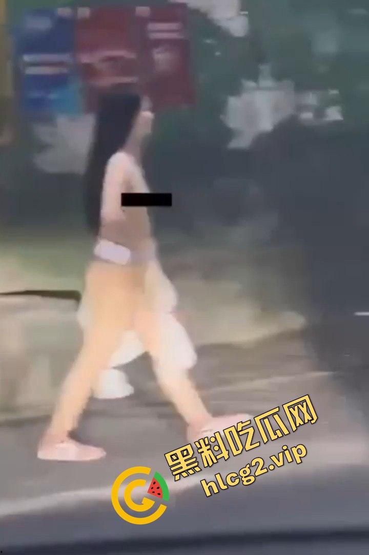 长沙解放西惊现全裸少妇！从地下停车场一丝不挂走上来！是主人的任务还是醉酒闹剧呢？-3