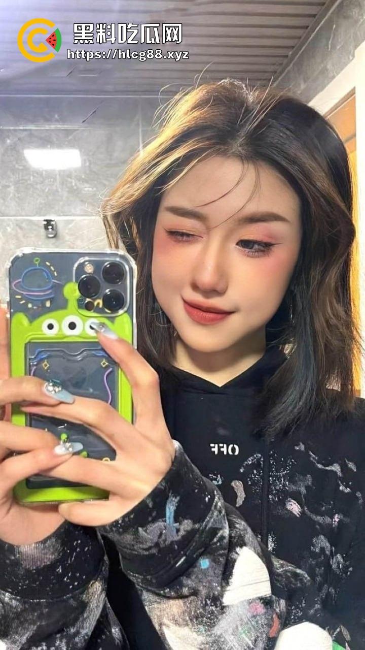 极品反差大学生【张馨语】出轨偷情富二代性爱视频流出 娇小身躯被大屌疯狂抽插！-1