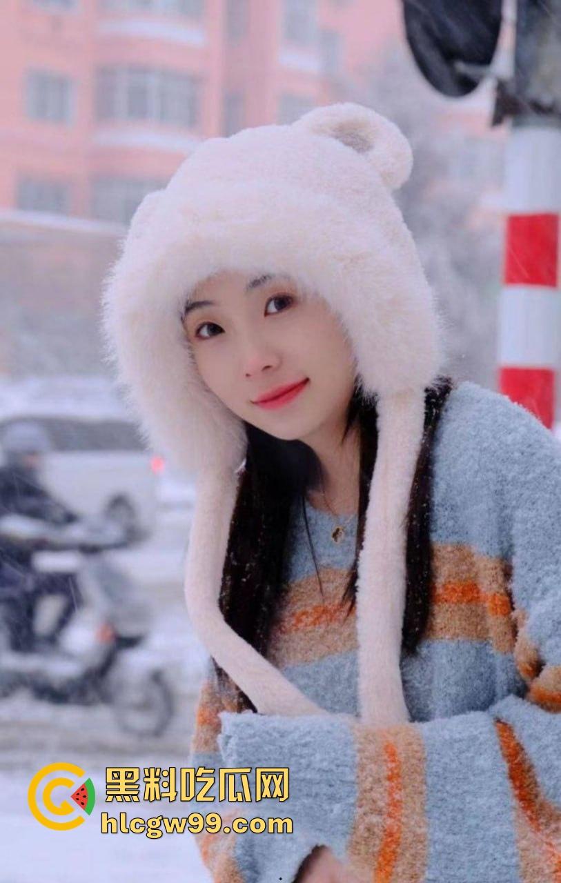 大连师范学院【吴美芳】清纯惹人怜，校内无数人的理想初恋，露脸裸聊视频遭曝光流出！-3