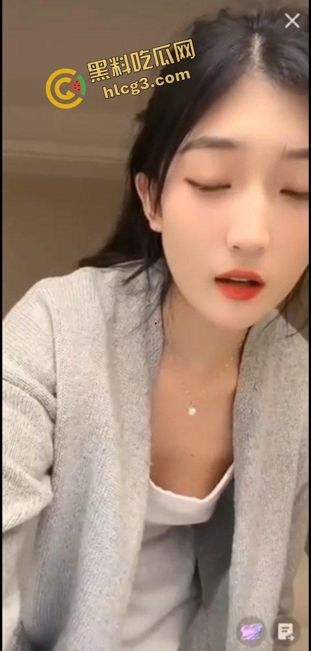 抖音快手女主播 露奶走光大合集！是故意还是不小心 奶头风格不一 绝对劲爆！-5