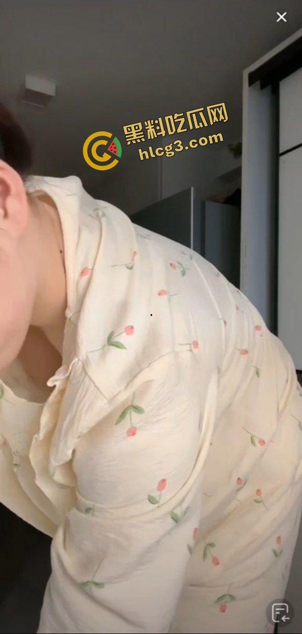 抖音快手女主播 露奶走光大合集！是故意还是不小心 奶头风格不一 绝对劲爆！-9