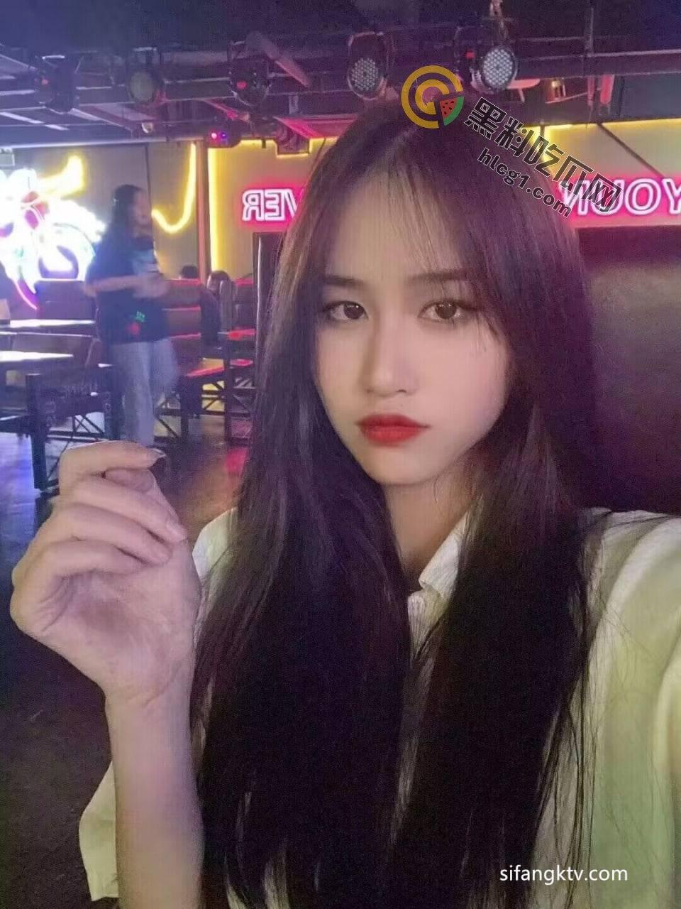 超精品泄密！高颜值反差美女大学生薛翊宁性爱图影泄密流出，完美露脸引发全网讨论！-3