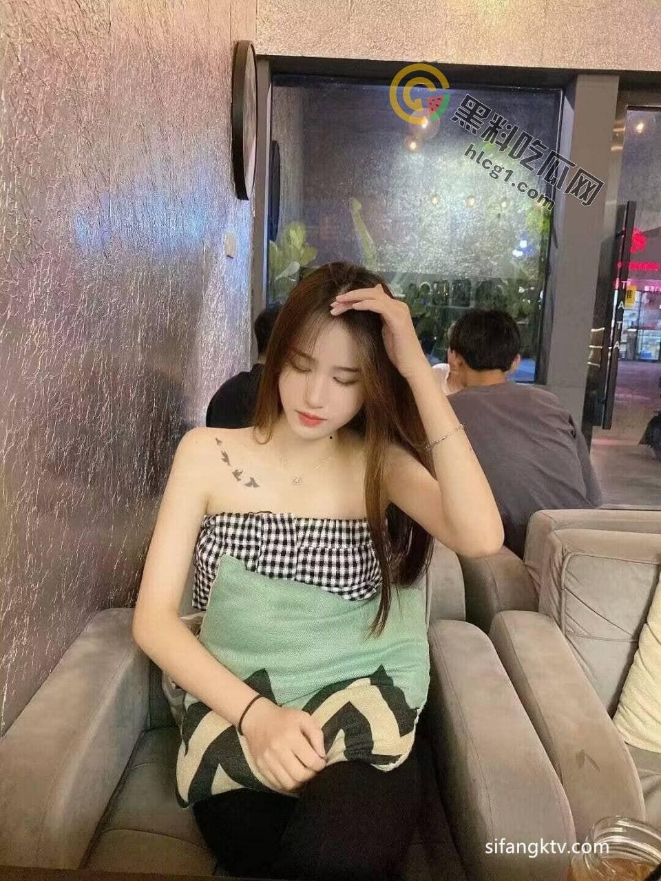 超精品泄密！高颜值反差美女大学生薛翊宁性爱图影泄密流出，完美露脸引发全网讨论！-4