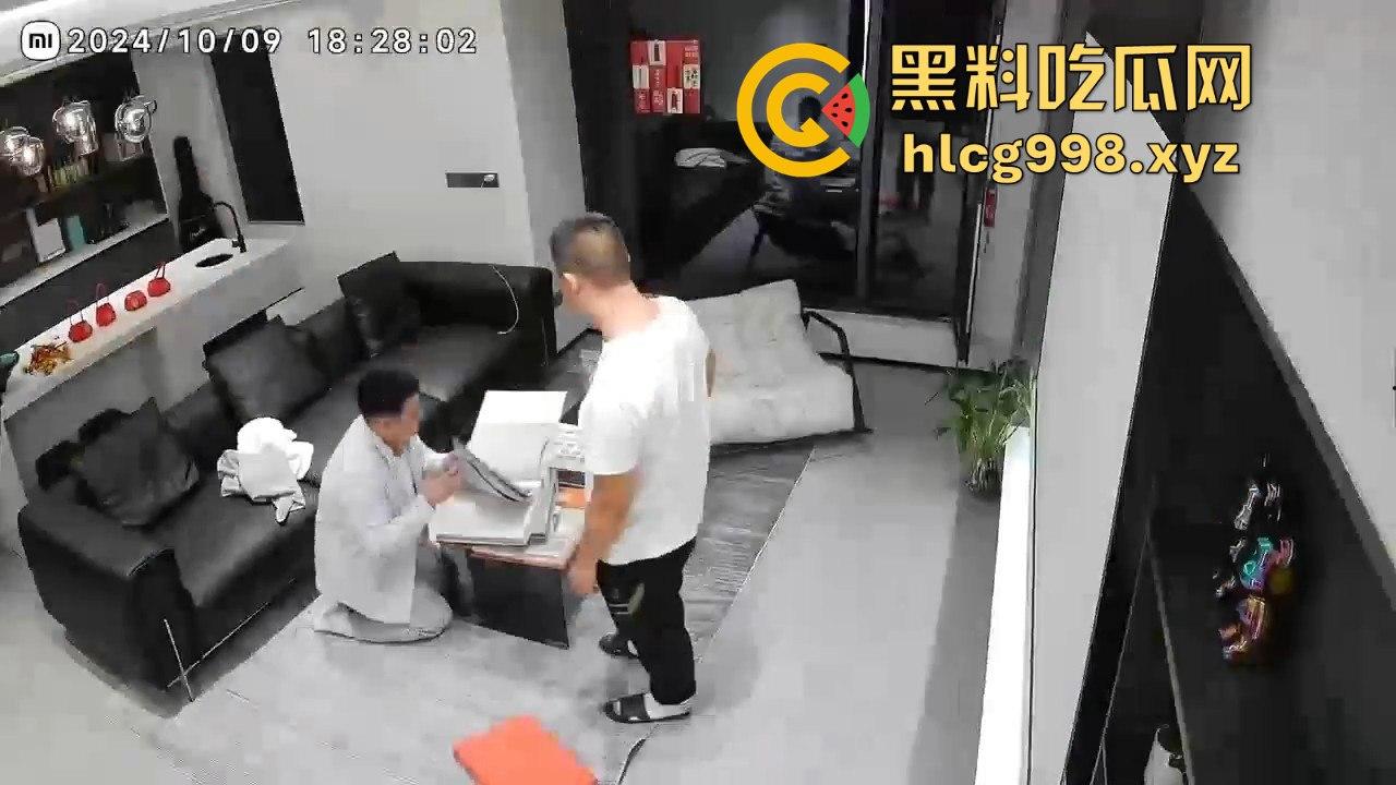 男的发微博喊被装修工人强暴，结果看着还挺享受，两GAY佬演双簧？-6