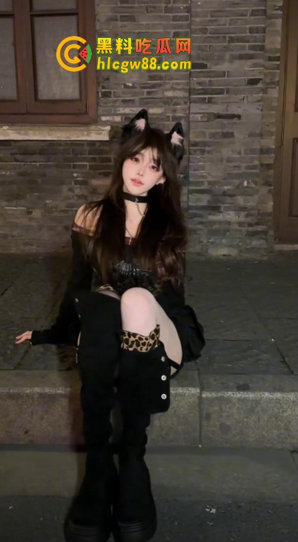 浙江百万网红『 姣姣不吃饺』小妈纯欲脸身材炸裂，成了富二代的高级定制充气娃娃，舔狗没有未来！-5