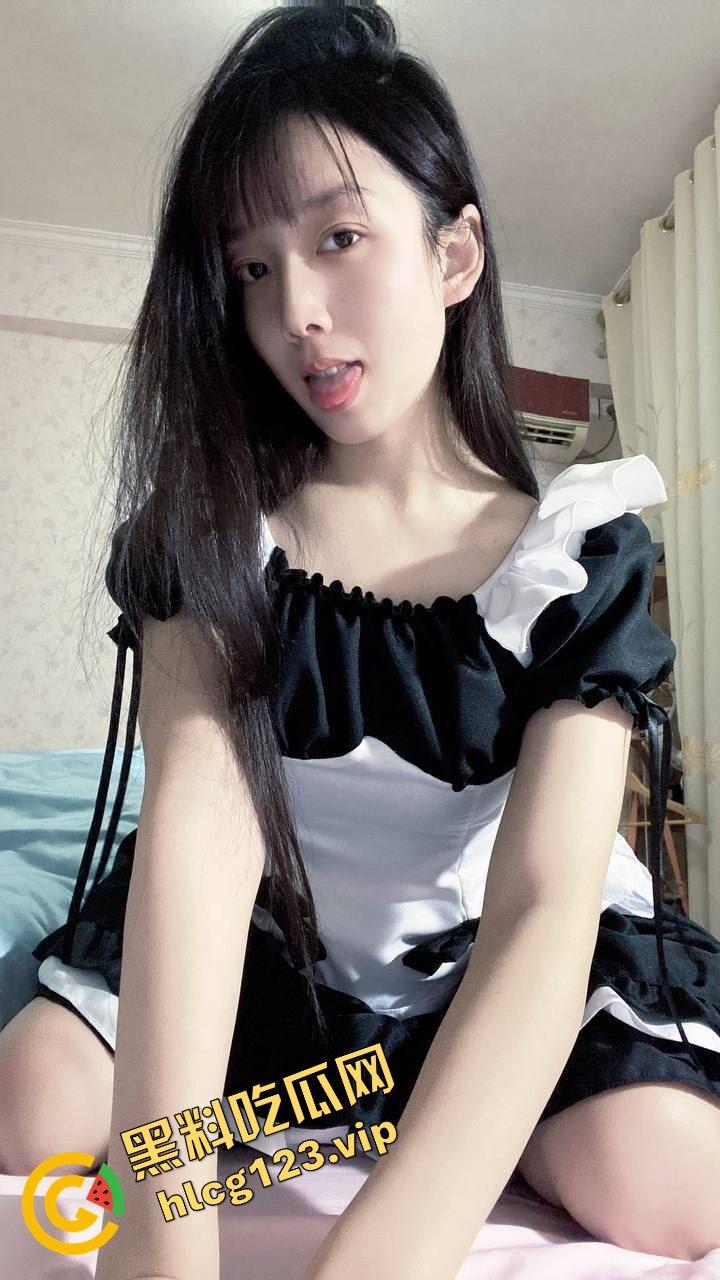 极品美少女林间沼泽大秀身材！清纯脸蛋下隐藏的骚劲，漏脸自慰火辣撩人！-17