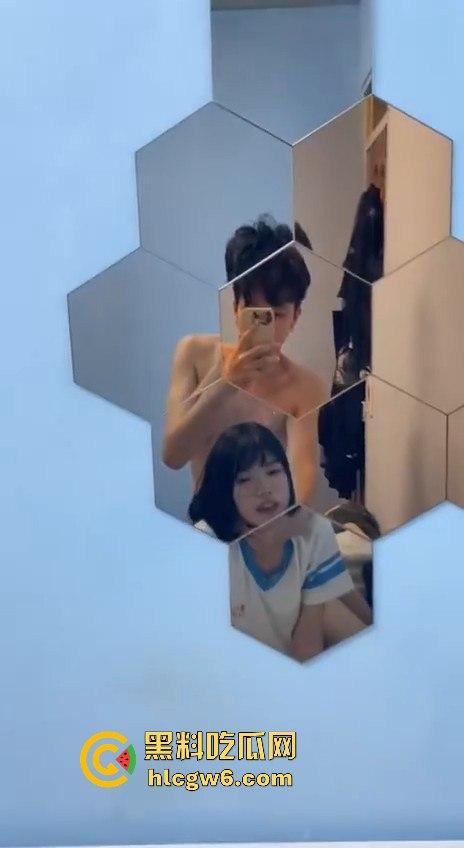 广东职业学校校花【刘萱萱】被校男友强制后入视频遭曝光，蜂腰翘臀卡哇伊，反差人格喜欢被调教。-5