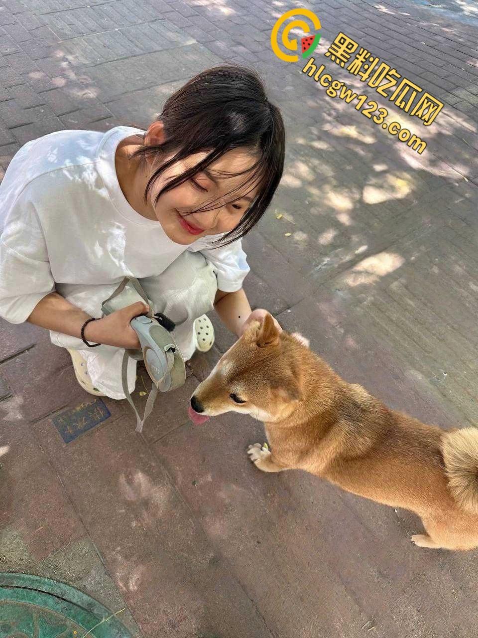 山东极品嫩妹被绿帽男友流出，小穴超级紧夹的鸡吧疼，破处后还没做几次！-1