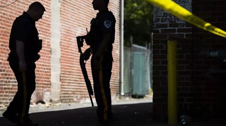 自由美利坚枪击每一天！奥兰多万圣节活动发生大规模枪案 已致2死6伤 现场暴动视频流出！-10