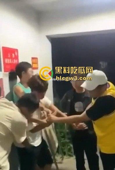 安徽校园内衣大盗现场翻车！臭袜子满地，小伙口味重，偷遍女宿舍内裤，活脱脱现代采花贼！-5