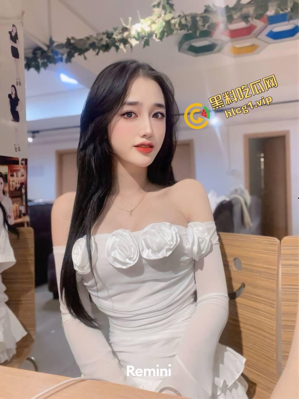 网友投稿曝光！柬埔寨金边的骚婊网红『曹惠恩』出水芙蓉 性爱惨遭泄密曝光！-1