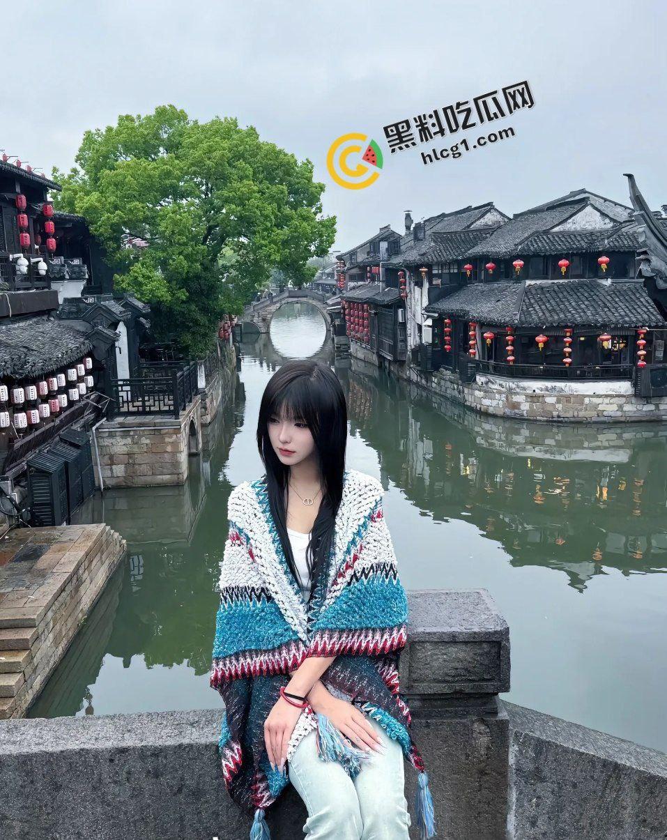 浙江嘉兴西塘临水民宿 一对情侣做爱没拉窗帘 被大哥偷拍传出-1