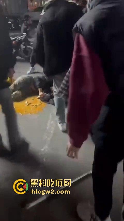 山东泰安新泰未成年小崽子打人狠到飞起，活脱脱一群小雇佣兵，打死人也不犯法？！-9