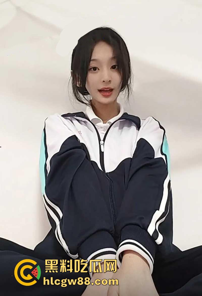 辽宁师范大学钢琴艺考生【刘小萌】高中时期裸聊视频被曝光 小小年纪就骚性大发的母狗 内容炸裂！-5