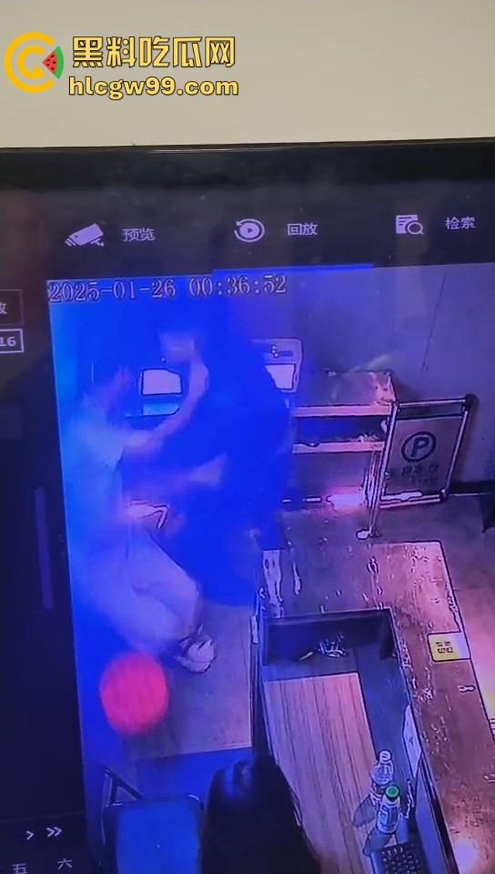 新年第一刀,莆田大过年上演血腥捅人案,五六刀下去,白刀进红刀出,大过年直接血溅当场!-4