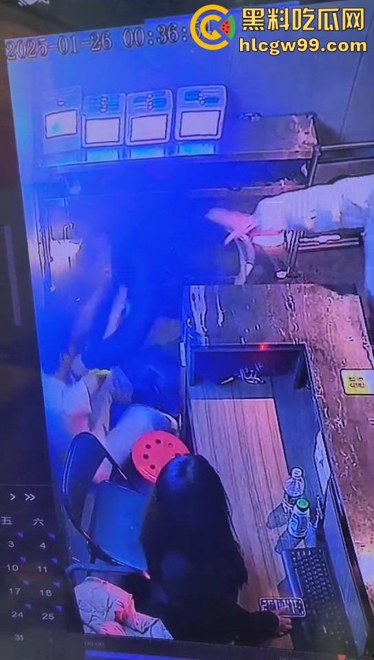 新年第一刀,莆田大过年上演血腥捅人案,五六刀下去,白刀进红刀出,大过年直接血溅当场!-5