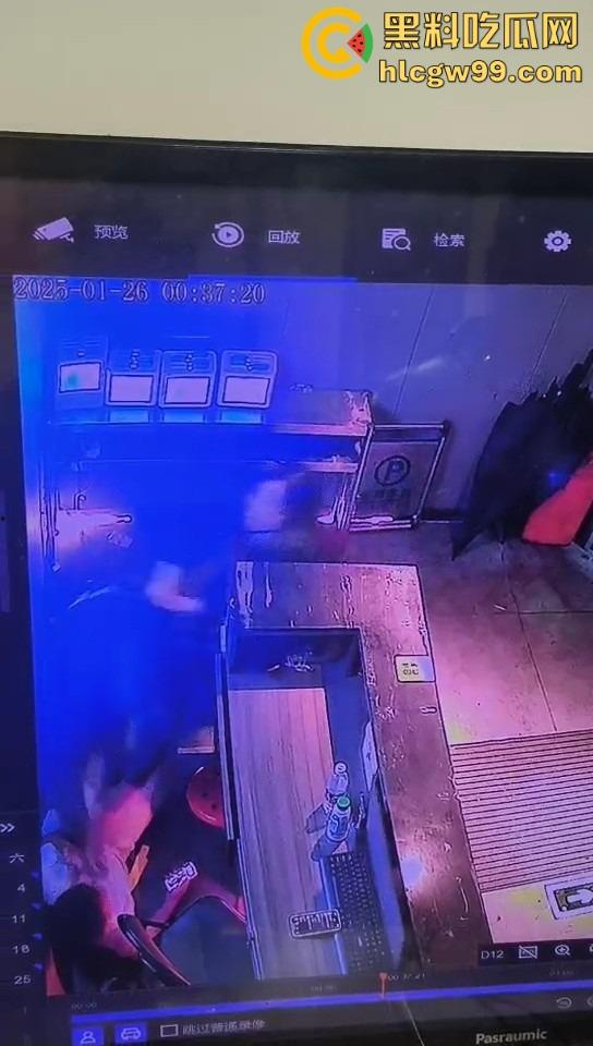 新年第一刀,莆田大过年上演血腥捅人案,五六刀下去,白刀进红刀出,大过年直接血溅当场!-8