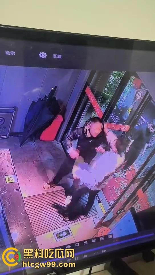 新年第一刀,莆田大过年上演血腥捅人案,五六刀下去,白刀进红刀出,大过年直接血溅当场!-10