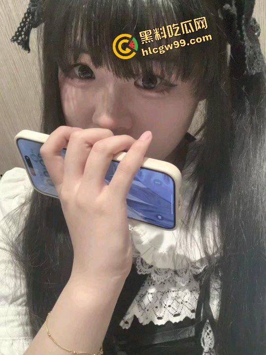 1万1月包养清纯双马尾嫩妹【李欢怡】极品美穴无套享受抽插骚逼，第一视角撸点满满！-2