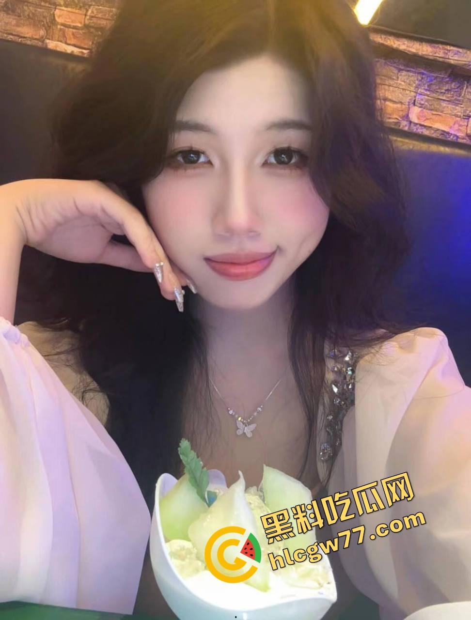 武汉公司里的母狗同事『钱津淼』喜欢玩SM戴项圈当狗，每晚都想被干哭，每次都要口爆才收工！-4