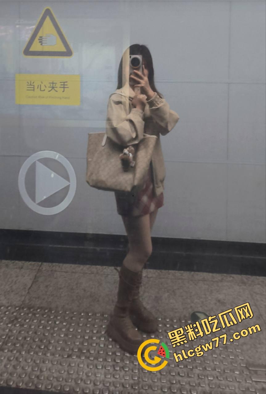 石家庄桥西区女学姐『赵如楠』被金主包养 和揽胜车主开房爆插曝光，粉嫩嫩穴掰开像刚盛开的花！-2